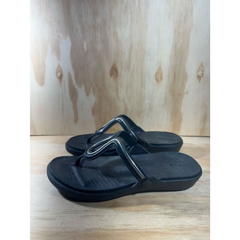 Crocs Sanrah Metal-Block Flip Flop Sandals Women’s Size 9